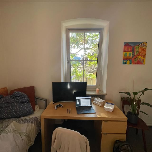 Schöne WG-Zimmer für 210€ Gesamtmiete (180€ Kaltmiete + 30€ Nebenkosten) in der Kettengasse an männliche Studenten aller Fachrichtungen zu v